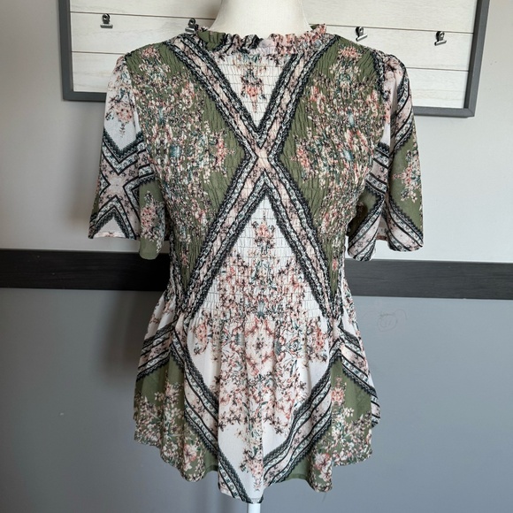 Sweet Rain Tops - SWEET RAIN woman’s floral blouse cap short sleeve pelpum size large